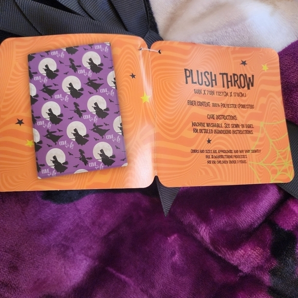 New Disney Hocus Pocus Purple Throw Blanket - Picture 4 of 4